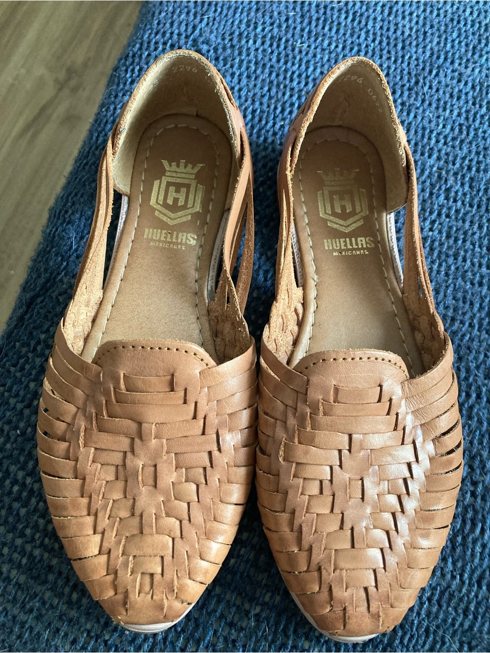 Women’s Woven Leather Flat Sandals in Tan